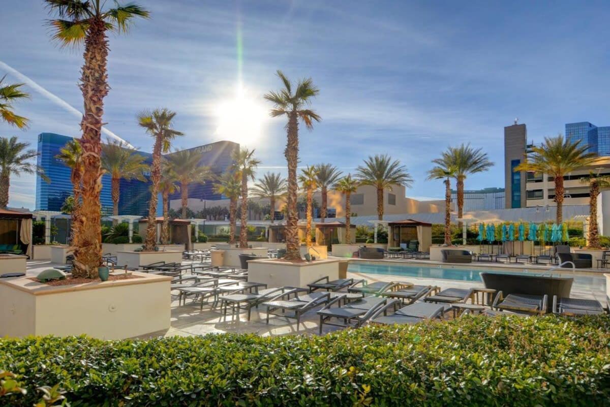 Mgm Signature-33-711 F1 Track & Strip View Balcony Las Vegas Exterior photo